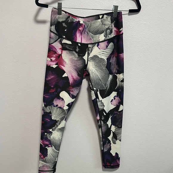 CALIA by Carrie Underwood Floral Leggings - Black and Pink - Picture 3 of 10